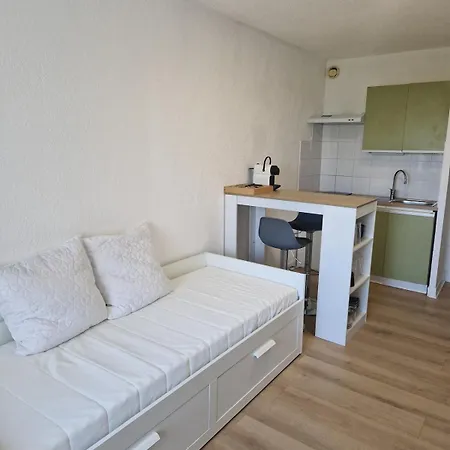 Lovely 2 Minutes Walk From Sea Apartment *
