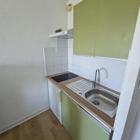 Lovely 2 Minutes Walk From Sea Апартаменты *
